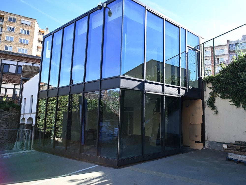 Le bâtiment vitré au fond du jardin d’OR21, où se trouve la salle Gramme